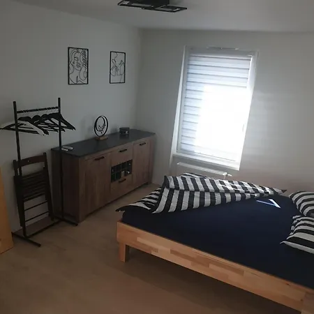 Apartment 2x2x2 - Novy 2 Izbovy Apartman, 2-minuty Od Letiska, 2- Garaze