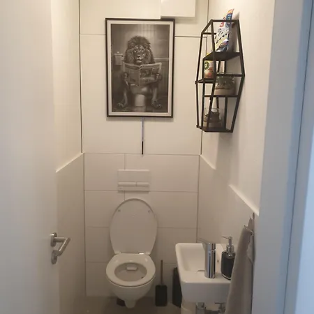 2x2x2 - Novy 2 Izbovy Apartman, 2-minuty Od Letiska, 2- Garaze Pressburg