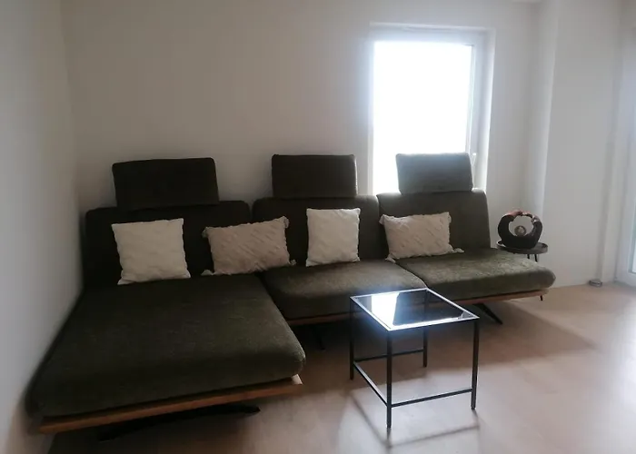 2x2x2 - Novy 2 Izbovy Apartman, 2-minuty Od Letiska, 2- Garaze