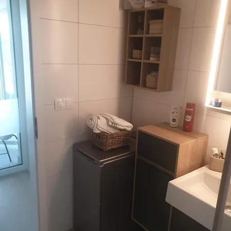 2x2x2 - Nový 2 Izbový Apartmán, 2-minúty Od Letiska, 2- Garáže Apartamento Bratislava