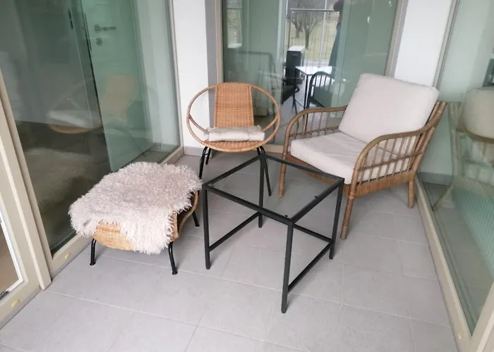 2x2x2 - Novy 2 Izbovy Apartman, 2-minuty Od Letiska, 2- Garaze Apartment *